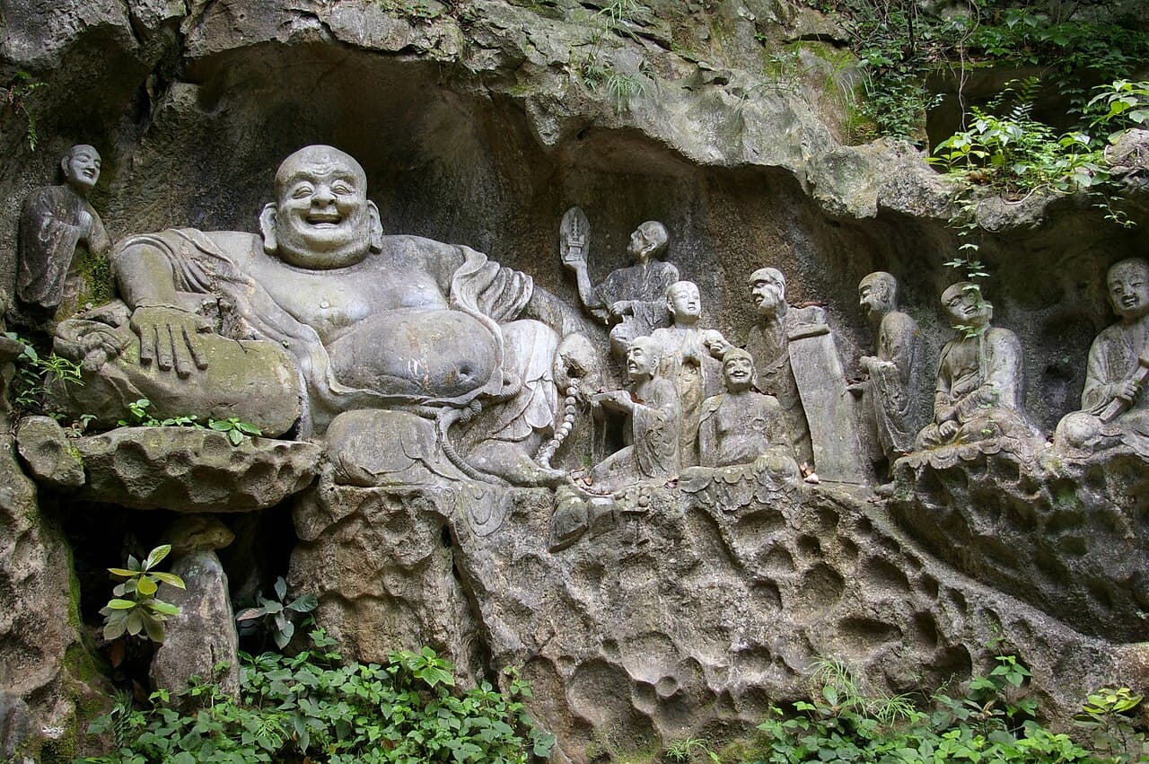 飞来峰造象 来自 Wikimedia Commons