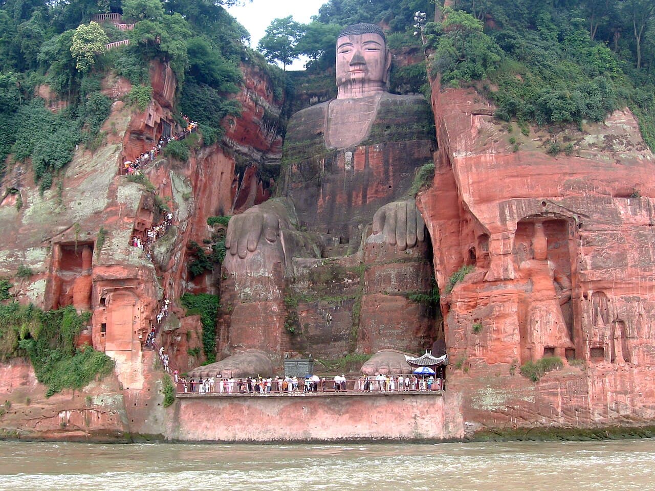 乐山大佛 来自 Wikimedia Commons