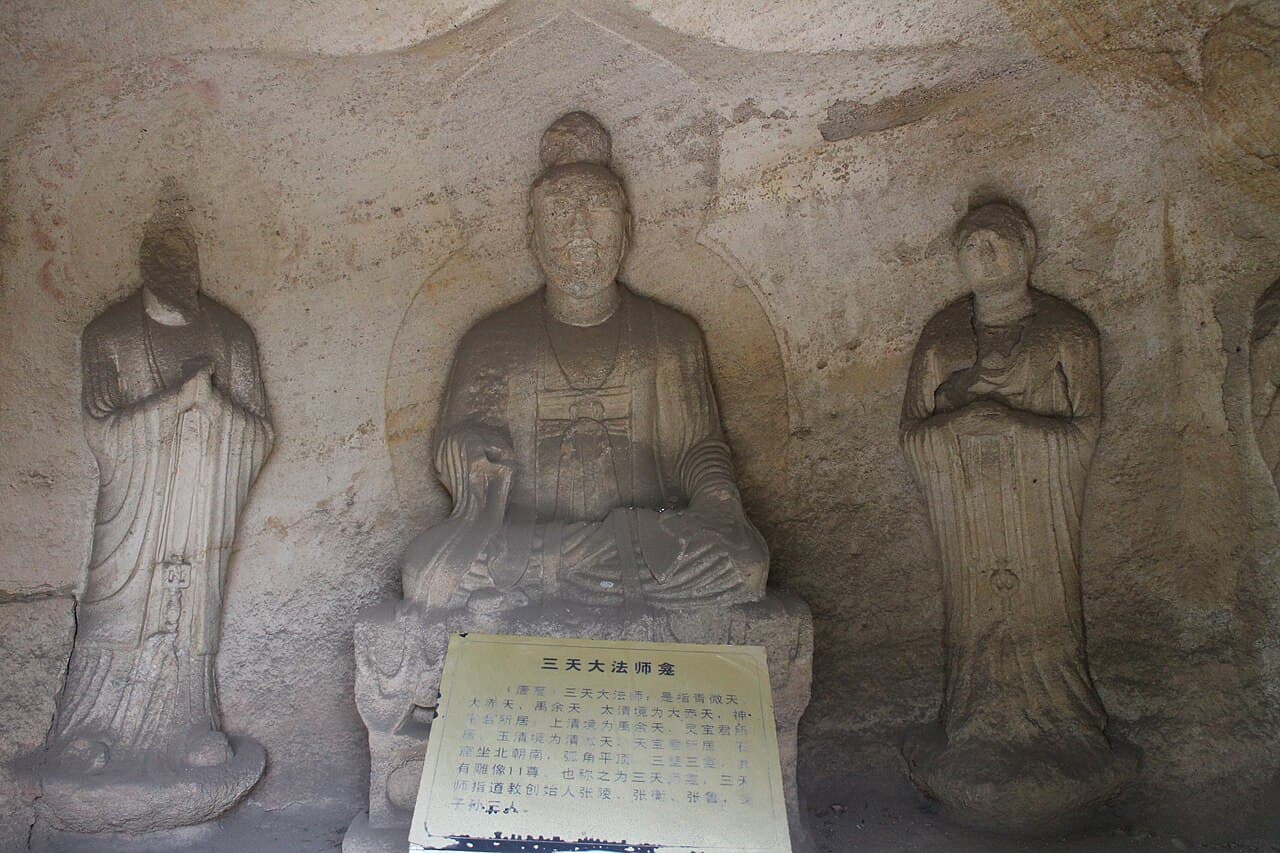 龙山石窟 来自 Wikimedia Commons