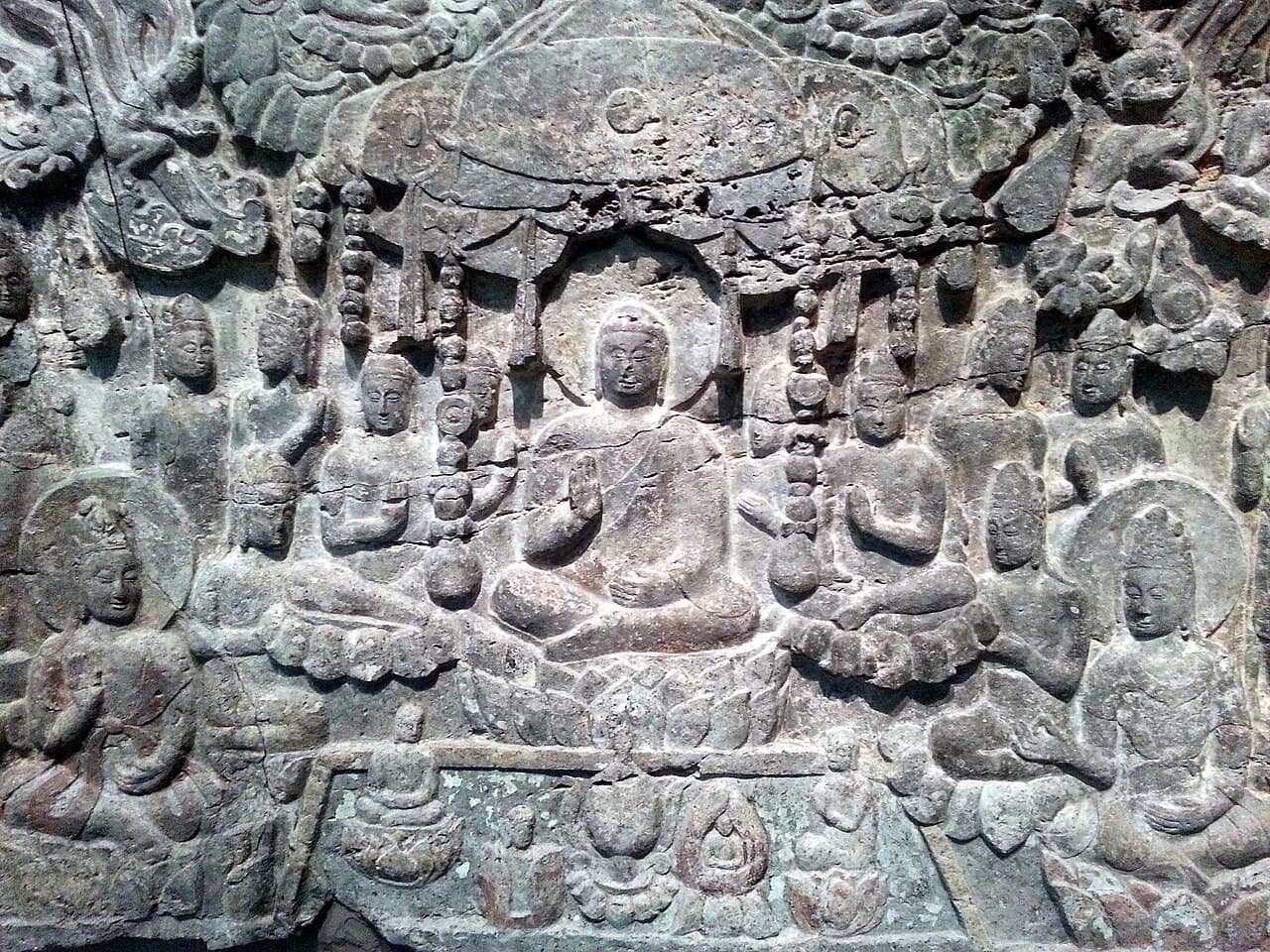 响堂山石窟 来自 Wikimedia Commons