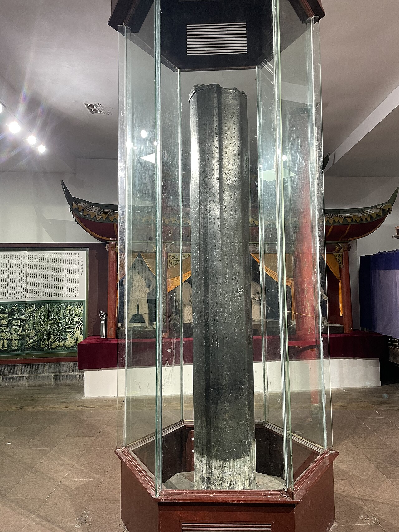 溪州铜柱 来自 Wikimedia Commons