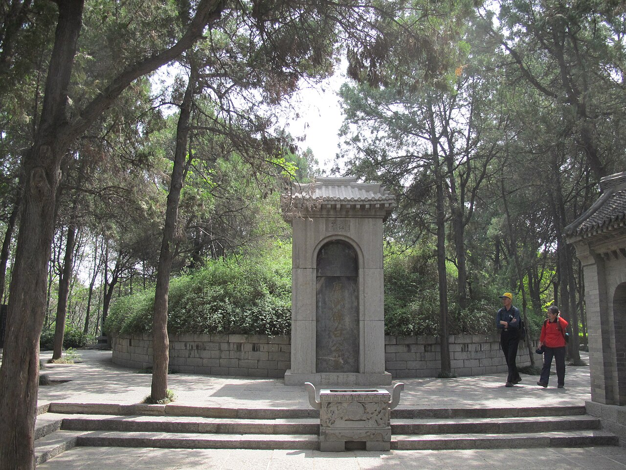 龙门石窟 来自 Wikimedia Commons