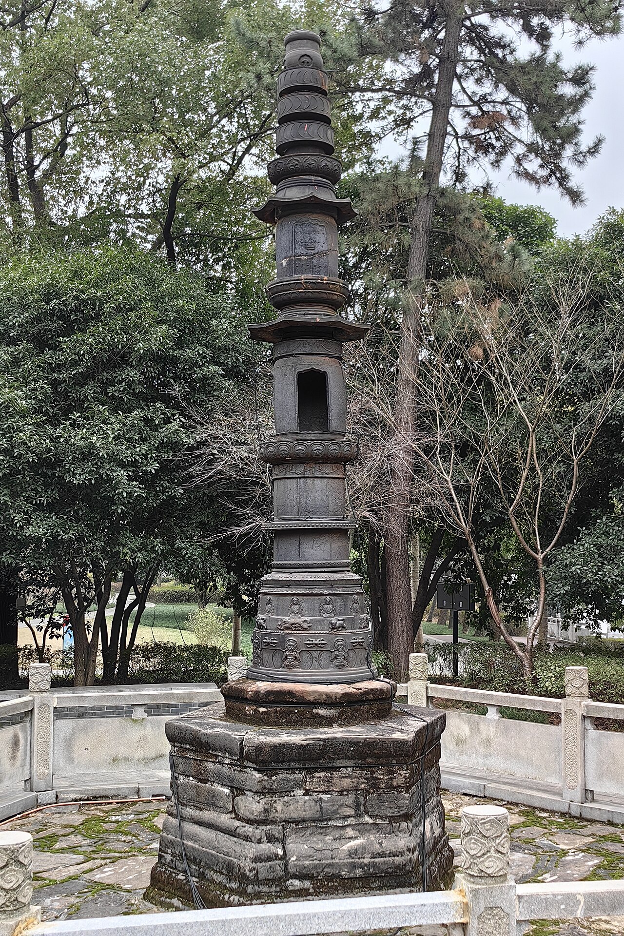 常德铁幢 来自 Wikimedia Commons