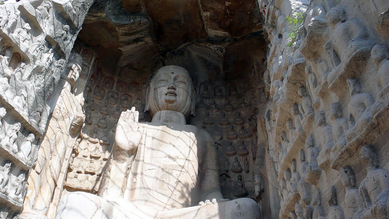 驼山石窟 来自 Wikimedia Commons