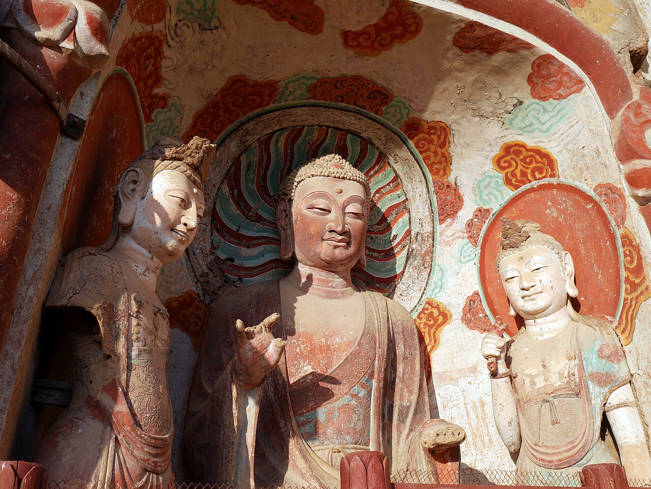 麦积山石窟 来自 Wikimedia Commons