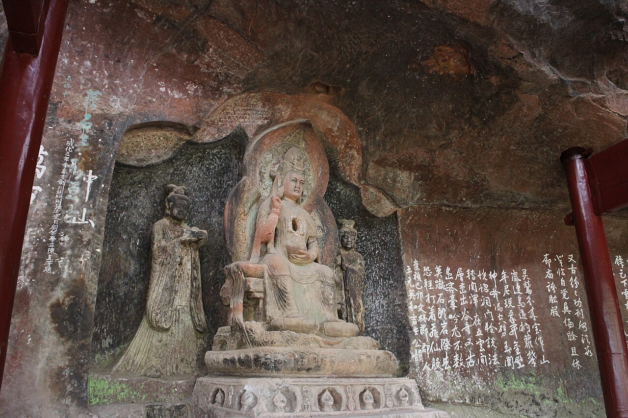 石钟山石窟 来自 Wikimedia Commons