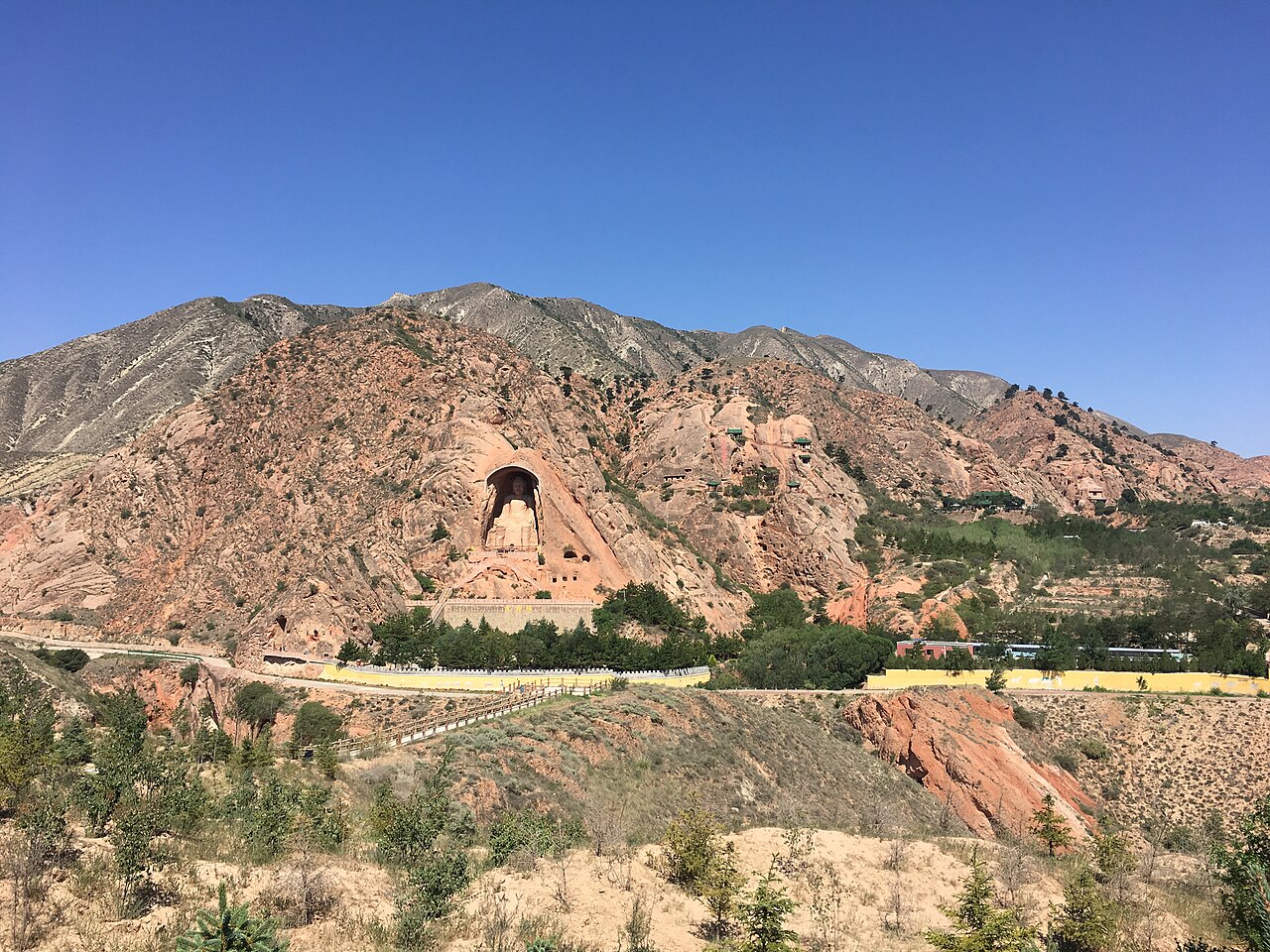 须弥山石窟 来自 Wikimedia Commons